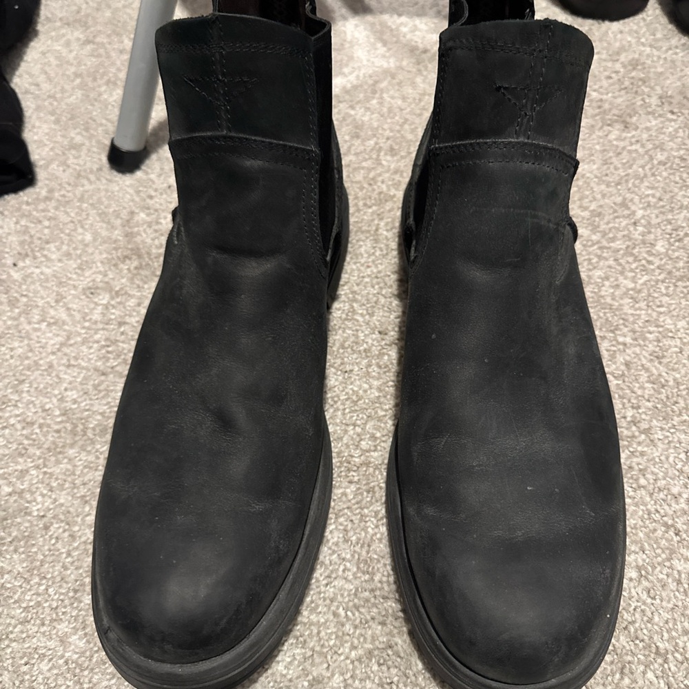UGG Men's Black Slip-On Chelsea Boots